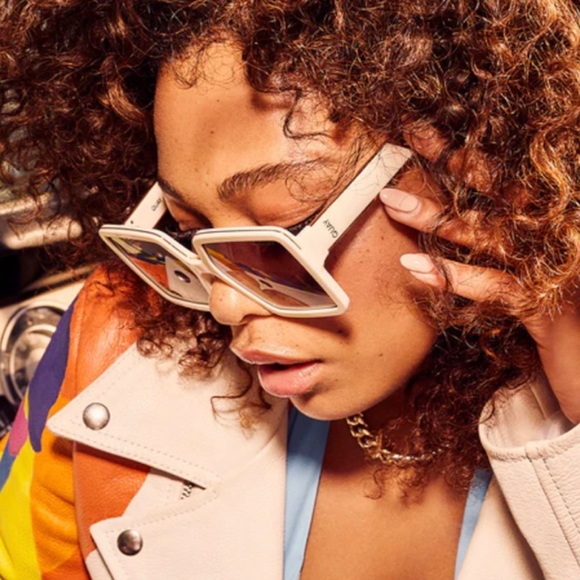 QUAY Almost Ready Polarized Sunglasses 
Ivory Frame Brown Gradient Lens Square - Picture 4 of 14